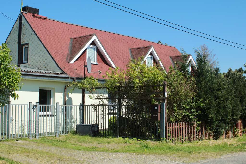Immobilie in Sundhagen - Großzügiges Haus mit 10 Zimmern und Garage in Horst, Sundhagen - Bild 0