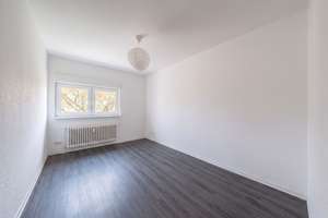 Großzügiges Raumwunder: gepflegte 5-Zimmer-Wohnung mit zwei Loggien und Garage – Die vollständige Adresse der Immobilie erhältst du vom Anbieter., 44329 Lanstrop, Dortmund – Vorschaubild 4