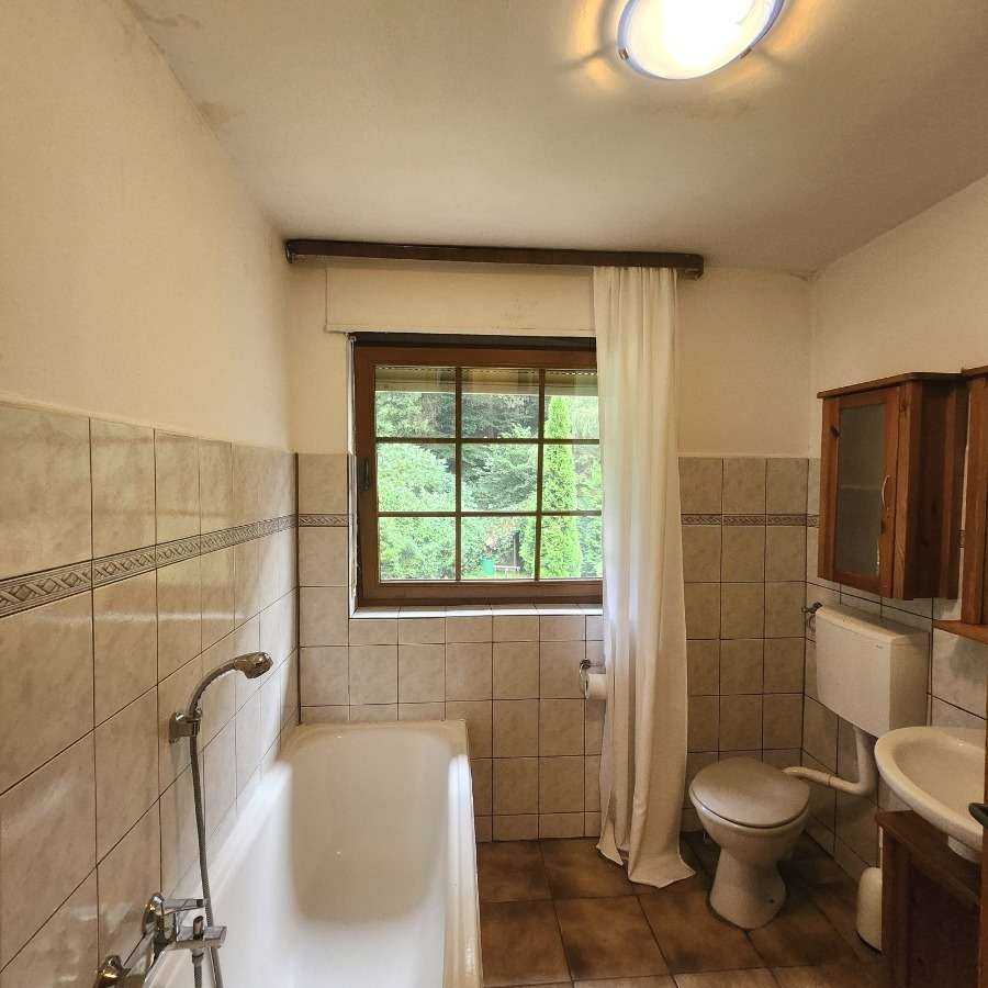 Immobilie in Obernheim-Kirchenarnbach - Freistehendes Einfamilienhaus in Obernheim-Kirchenarnbach – Ihr neues Zuhause mit Garten wartet - Bild 0