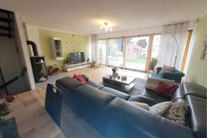 Mädels-WG-Zimmer in Reihenhaus mit Terrasse und schönem Garten zur Mitbenutzung – Heerstraße 63, 65205 Nordenstadt, Wiesbaden – Vorschaubild 2