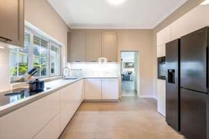 Einzigartige Luxusvilla mit Außenpool – Die vollständige Adresse der Immobilie erhältst du vom Anbieter., 28355 Oberneuland, Bremen – Vorschaubild 3