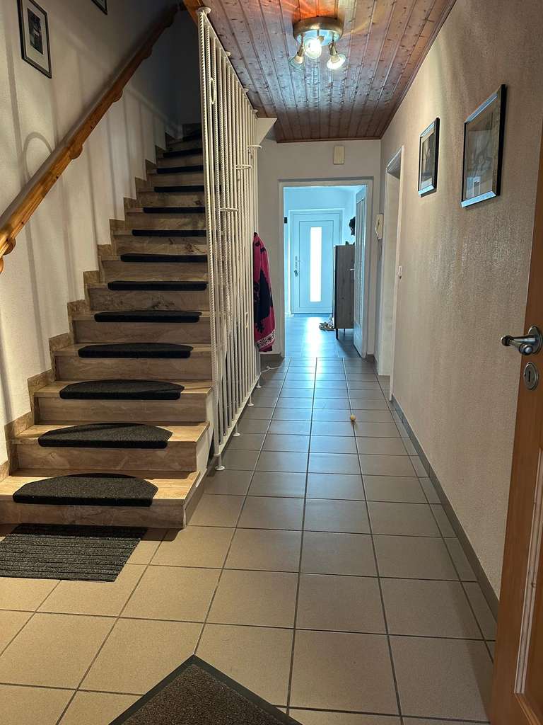 Immobilie in Vilsbiburg - Großzügiges Zuhause mit vielen Möglichkeiten – flexibel nutzbar für Familie oder Mehrgenerationen - Bild 2