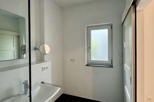 Moderne citynahe EG-Wohnung mit 2 Terrassen, EBK, TG-Platz und separatem Eingang, max.  2 Personen – Siegfriedstrasse 25-27, 86152 Stadtjägerviertel, Augsburg – Vorschaubild 18