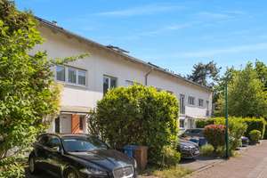 Modernes Reihenhaus mit Terrasse, Garten und 2 Stellplätze  in ruhiger Lage von Schwalbach am Taunus – Die vollständige Adresse der Immobilie erhältst du vom Anbieter., 65824 Schwalbach am Taunus – Vorschaubild 2