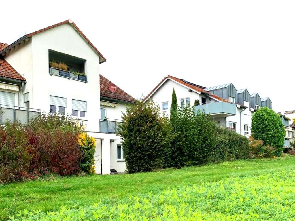 Immobilie in Neuenstadt am Kocher - FELDRANDRUHE – Großzügige 3,5-Zimmer-Wohnung mit 2 Balkonen, Stellplatz und Tiefgarage in Neuenstadt - Bild 3