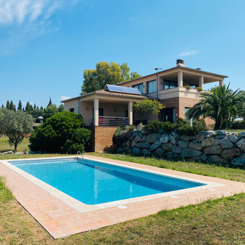 Grundstück von 25.000 m² zum Verkauf in Palau de Santa Eulàlia, einer der exklusivsten Gegenden des 