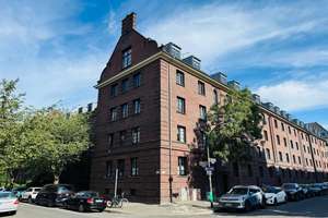 MODERNE TRIFFT ALTBAU-CHARME! _ 4 RÄUME, 2 BÄDER, EINBAUKÜCHE U. DACHTERRASSE IM HERZEN DÜSSELDORFS!