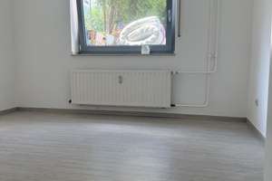 Schöne Souterrain Wohnung mit Blick in den eigenen Garten