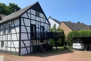 Alleinlage-Feeling: Freistehendes Zweifamilienhaus mit idyllischem Garten und Parkmöglichkeiten – Die vollständige Adresse der Immobilie erhältst du vom Anbieter., 45894 Buer, Gelsenkirchen – Vorschaubild 1