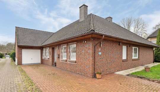 Bild von Wohnen auf einer Ebene - Großzügiger Walmdachbungalow in Delmenhorst-Heidkrug