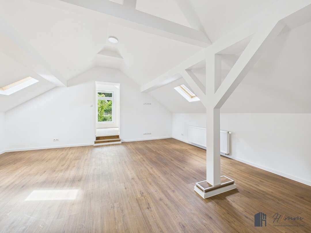 Immobilie in Rheinbrohl - Modernisiertes Reihenhaus in Rheinbrohl – Wohnen mit Rheinblick und Familienkomfort! - Bild 0