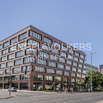 Neubau-Erstbezug: Helles Büro mit Terrasse