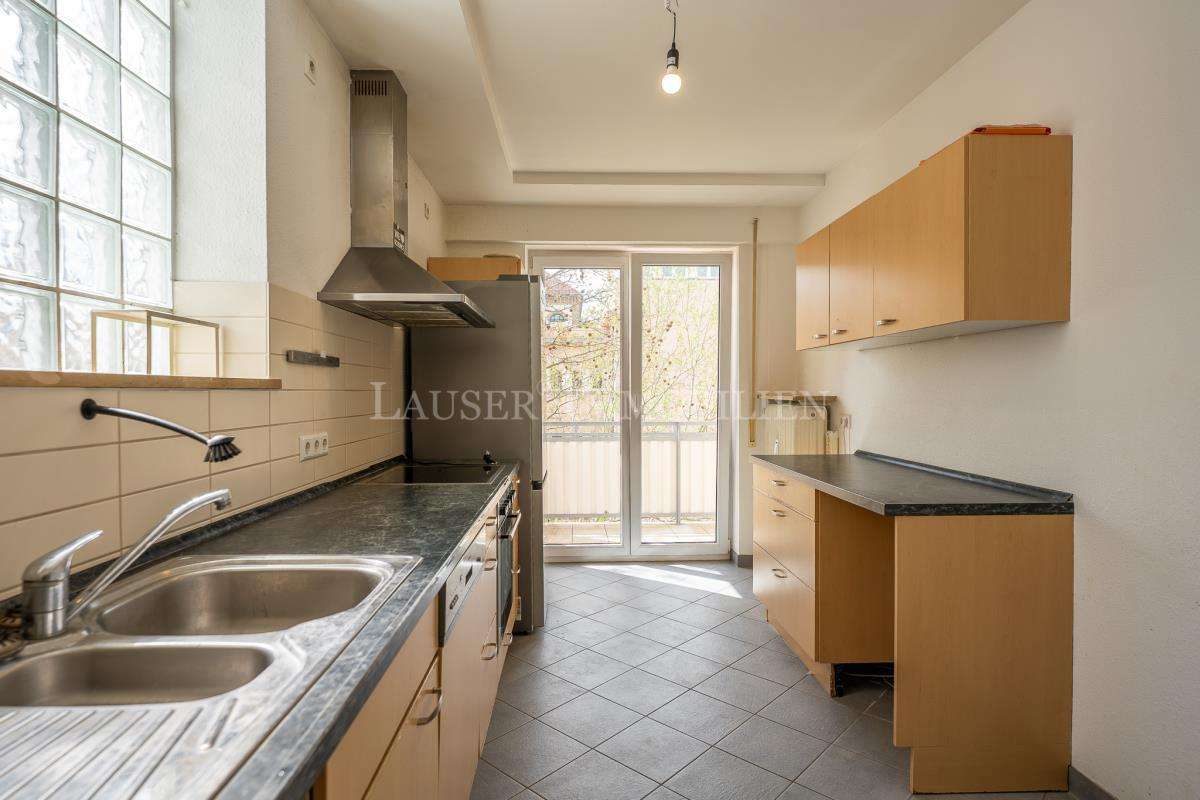 Lichtdurchflutete Drei-Zimmer-Citywohnung mit Balkon am Berliner Platz - Foto 1