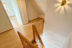 Voller Licht & Wärme: 4 Zimmer Maisonette – Ihr eigenes Haus im Dachgeschoss – Die vollständige Adresse der Immobilie erhältst du vom Anbieter., 96163 Gundelsheim – Vorschaubild 10