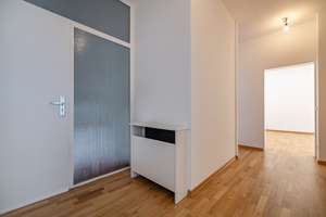 Wohnen mit Charakter – außergewöhnliche Dachgeschosswohnung mit großer Terrasse im Bismarckviertel – Die vollständige Adresse der Immobilie erhältst du vom Anbieter., 47799 Cracau, Krefeld – Vorschaubild 3