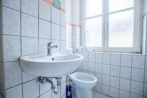 Do it yourself: Handwerker-Wohnung – 3 Zimmer – mit Balkon, Badewanne und Tageslichtbad – Holteistraße 5, 10245 Friedrichshain, Berlin – Vorschaubild 4