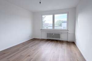 Helle, modern kernsanierte 4,5-Zimmer-Wohnung mit großem Balkon im 1. OG in Duisburg-Kaßlerfeld – Auf der Höhe 5, 47059 Kaßlerfeld, Duisburg – Vorschaubild 4