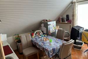 Stilvolle 3-Zimmer-Dachgeschosswohnung mit großem Balkon und EBK in Hamburg – Reetkükenweg 22, 21147 Hausbruch, Hamburg – Vorschaubild 12