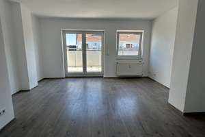 Schöne 4 Zimmer Wohnung mit Balkon zu vermieten