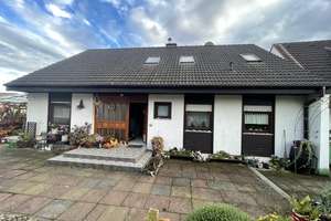 Zweifamilienhaus mit Nebengebäude und Garten in Nidda! – Die vollständige Adresse der Immobilie erhältst du vom Anbieter., 63667 Nidda – Vorschaubild 1