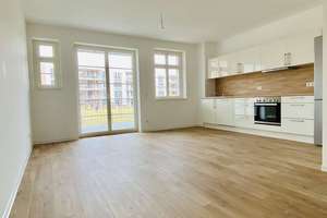 Lichtdurchflutete 2-Zi-Whg - großer Balkon mit Gartenzugang - EBK - Stellplatz möglich