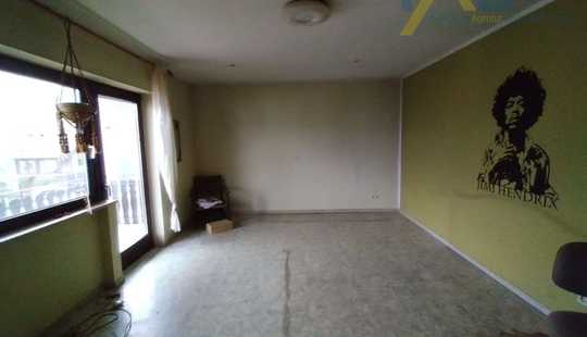 Bild von Einfamilienhaus mit Garage und Garten 