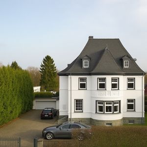 Historische Villa mit Einliegerwohnung, Heimkino und Whirlpool – direkt am Wald