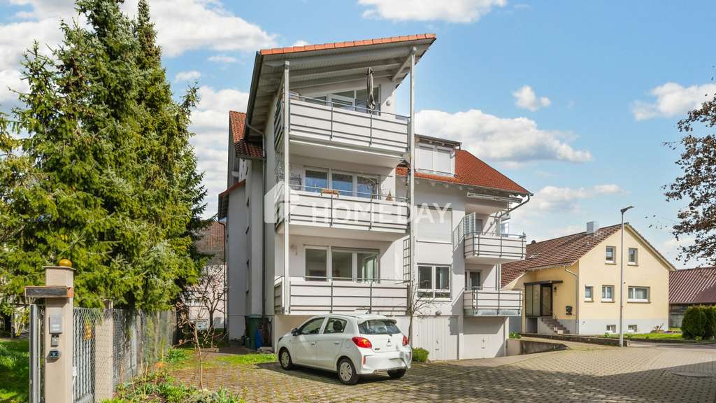 Immobilie in Ammerbuch - Feierabendsonne inklusive: Helle 2-Zimmer-Wohnung mit Südwestbalkon, Tageslichtbad und  Stellplatz - Bild 0