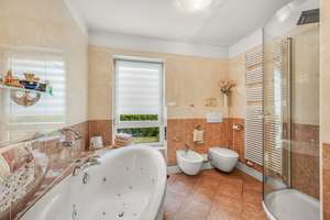 Ein besonderes Zuhause im Grünen: Großzügiges Zweifamilienhaus mit Platz für Generationen – Die vollständige Adresse der Immobilie erhältst du vom Anbieter., 81927 Englschalking, München – Vorschaubild 10