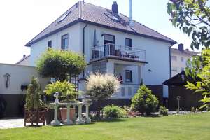 Sehr  gepflegtes 2 Familienhaus mit  sehr viel Platz für 2  Familien