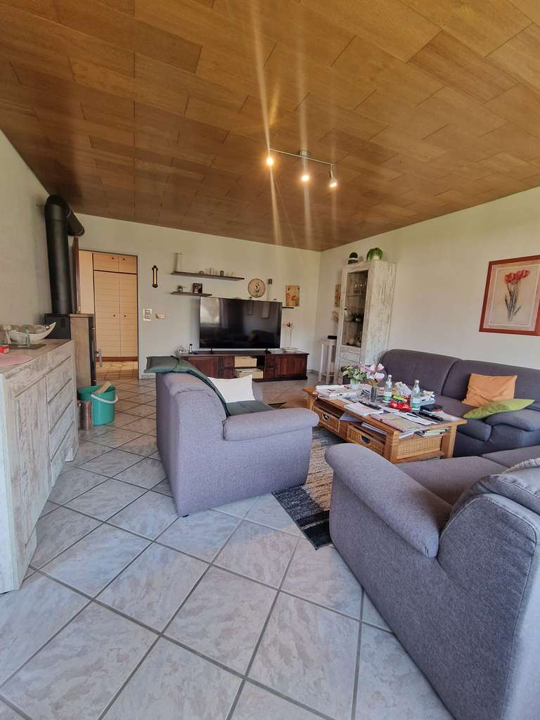 Immobilie in Ichenhausen - Freistehendes Einfamilienhaus mit großem Grundstück, Balkon & Terrasse in  Ichenhausen - Bild 2