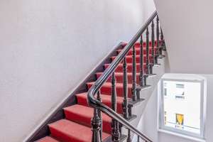 Moderne und lichtdurchflutete Dachgeschosswohnung im klassischen Altbau – Die vollständige Adresse der Immobilie erhältst du vom Anbieter., 10245 Friedrichshain, Berlin – Vorschaubild 11