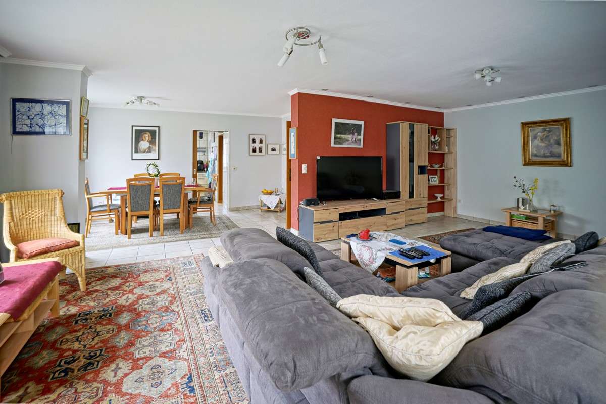 Immobilie in Bröckel - Provisionsfrei: Einfamilienhaus mit viel Platz für die Familie und Schwimmbad plus Solaranlage - Bild 0