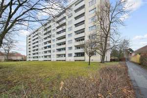 Renovierungsbedürftige 2-Zimmer-DG-Wohnung mit Balkon in Nürnberg-Gartenstadt!