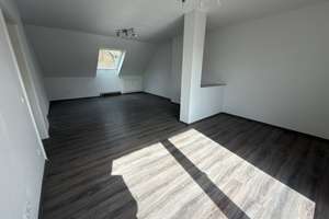 Charmante Dachgeschosswohnung mit großzügigem Wohnbereich, Dachterrasse und zwei Stellplätzen – 45359 Frintrop, Essen – Vorschaubild 2