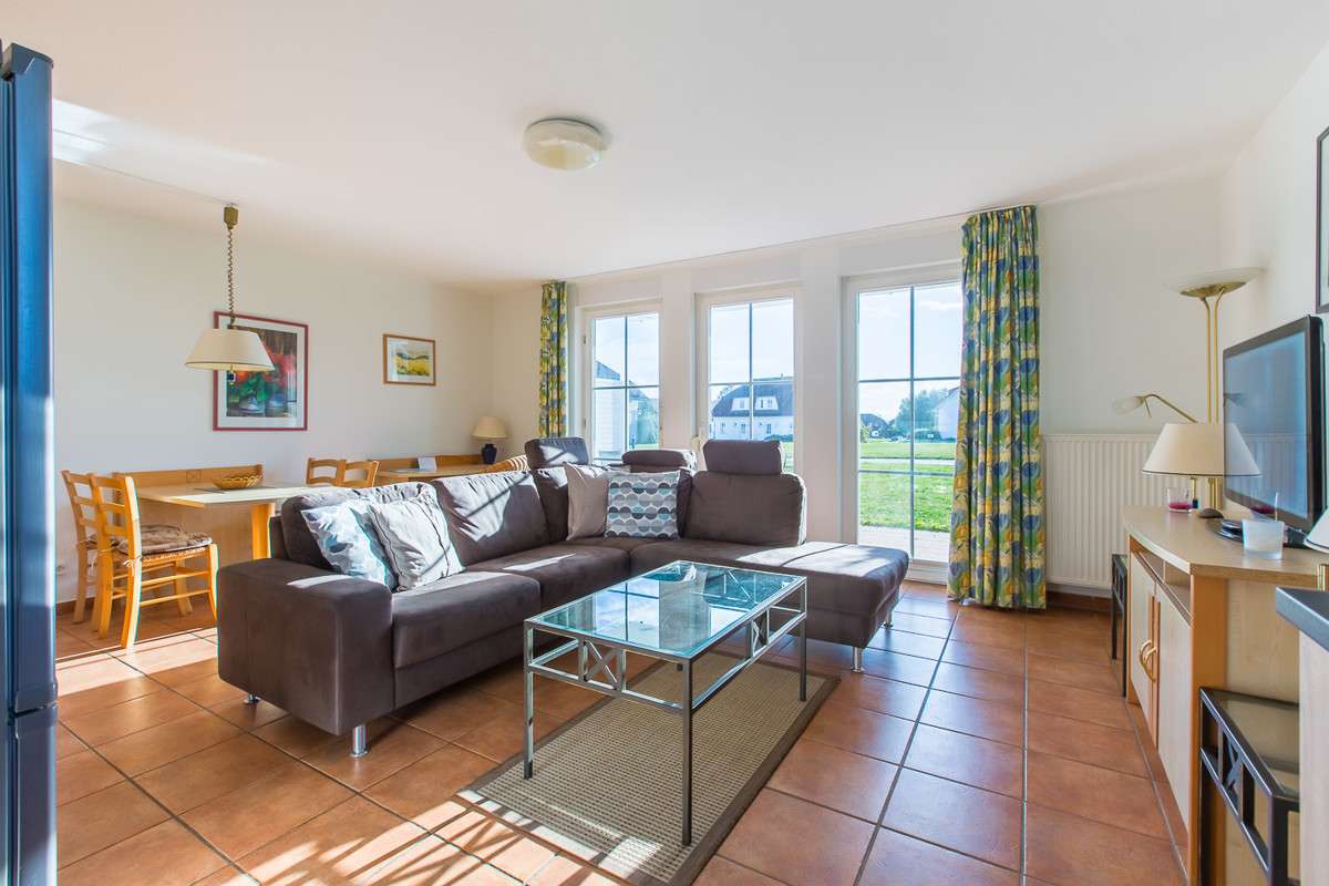 Immobilie in Sagard - Sonnige Erdgeschoss-Ferienwohnung mit großzügiger Terrasse in ruhiger Lage in 18551 Neddesitz - Bild 0