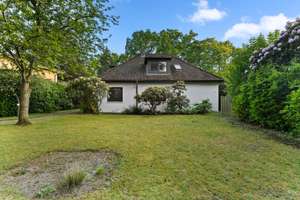 *** Traumhaftes Grundstück mit charmantem Einfamilienhaus in bester Lage von Ohlstedt *** – Bredenbekhörn 25, 22397 Wohldorf-Ohlstedt, Hamburg – Vorschaubild 2