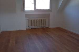 Lichtdurchflutete Dachgeschosswohnung in ruhiger Wohnlage