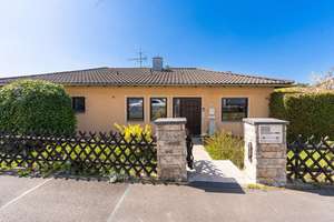 Viel Platz, Weitblick & Ruhe: Hier ist dein neues Zuhause in Oberdürrbach zur Miete! – Die vollständige Adresse der Immobilie erhältst du vom Anbieter., 97080 Dürrbachtal, Würzburg – Vorschaubild 2