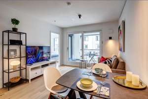 Möbliert: Neubau: schöne Wohnung mit moderner Ausstattung 
