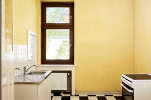 Altbaucharme in Friedenau: Stilvolle 2-Zimmer-Wohnung mit Balkon und Wohlfühlatmosphäre – Rheingaustraße 16, 12161 Friedenau, Berlin – Vorschaubild 2