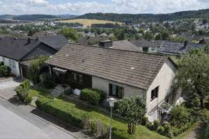 Einfamilienhaus mit Einliegerwohnung und traumhaftem Grundstück in bester Wohnlage von Neuenrade!!! – Die vollständige Adresse der Immobilie erhältst du vom Anbieter., 58809 Neuenrade – Vorschaubild 3