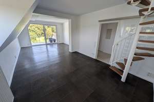 Erstbezug nach Sanierung: Traumhafte Maisonette-Wohnung mit idyllischem Garten am Naturschutzgebiet – Im Teilholz 40, 33739 Jöllenbeck, Bielefeld – Vorschaubild 2