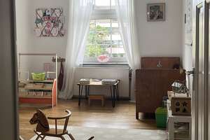 Helle 3-Zimmer-Wohnung mit Erker & Wohnküche inkl. Balkon in Düsseldorf-Golzheim (3. OG) – 40474 Golzheim, Düsseldorf – Vorschaubild 3