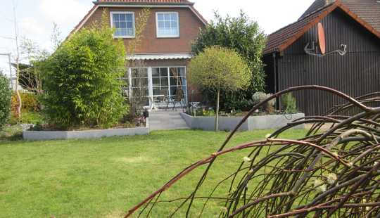 Bild von Schmuckes Einfamilienhaus mit ``Wohlfühl-Garantie`` gelegen auf einem schönen Erbpachtgrundstück!