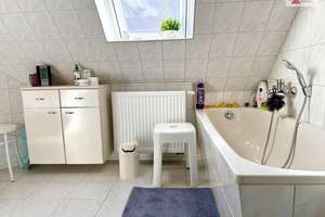 Einfamilienhaus in Burkhardtsdorf bei Chemnitz: 100 m², Traumlage, Terrasse, Grün, Wärmepumpe &Kamin – Die vollständige Adresse der Immobilie erhältst du vom Anbieter., 9235 Burkhardtsdorf – Vorschaubild 9