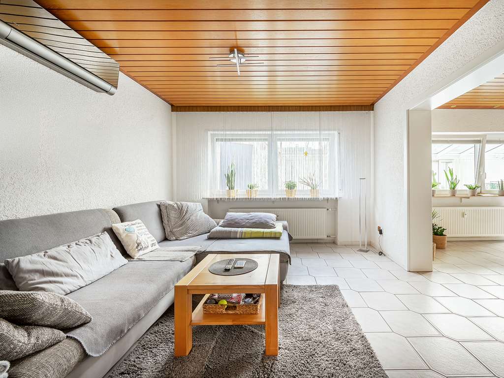 Immobilie in Oberhausen-Rheinhausen - Kapitalanlage mit Substanz: Mehrparteienhaus mit Entwicklungspotenzial - Bild 2