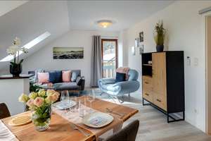 Möbliert: Bezaubernde Dachgeschosswohnung in Ottenburg/Eching