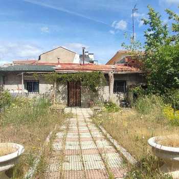FREISTEHENDES EINFAMILIENHAUS AUF EINER EBENE MIT GARTEN IM ZENTRUM VON VILLALBA ESTACIÓN