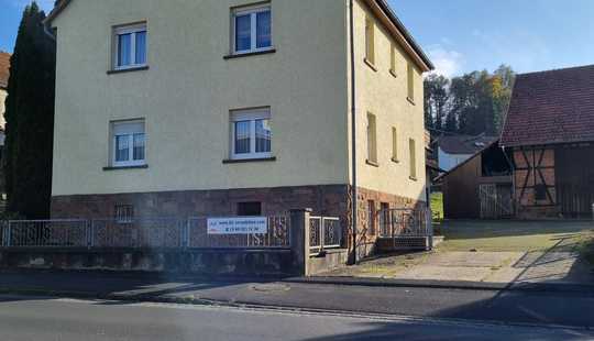 Bild von AS-Immobilien.com+++ Zwei-Familienhaus mit Scheune und Nebengebäude in Wächtersbach-Aufenau
